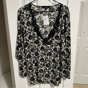 Karen Kane | Patterned Long-Sleeved Blouse
